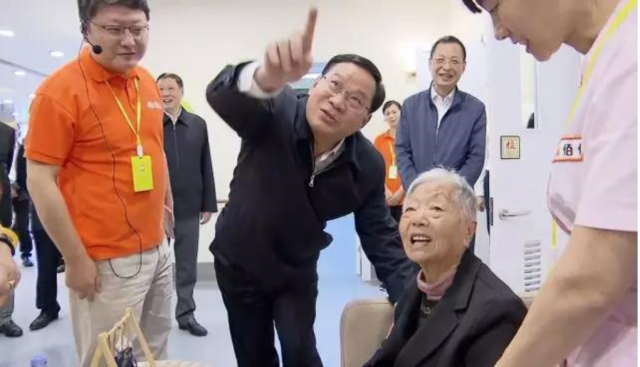 上海市委書記李強現(xiàn)場調(diào)研佰仁堂龍吳路養(yǎng)老院 